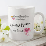 Lade das Bild in den Galerie-Viewer, Personalisiert Tasse für Erzieher| Abschied | Dankeschön| Namenstasse | Kleine Menschen brauchen...
