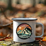 Lade das Bild in den Galerie-Viewer, Emaille Tasse ski geschenk personalisierbar mit Namen Geburtstagsgeschenk mit Wunschname Weihnachten Becher personalisiert Skifahrer Tasse
