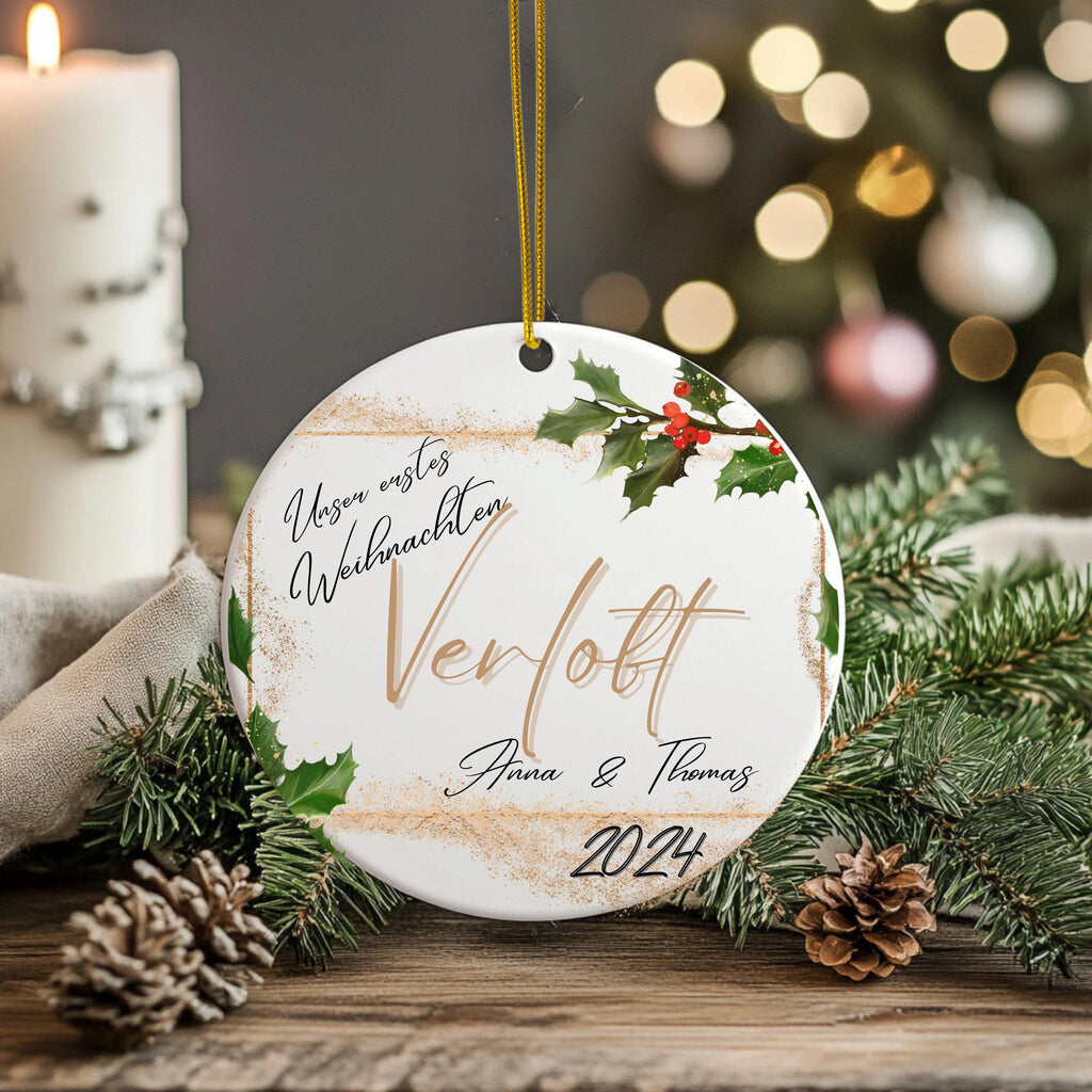 Personalisierte Weihnachtskugel | Unser erstes Weihnachten verlobt verheiratet | Namensornament Geschenk für Paare