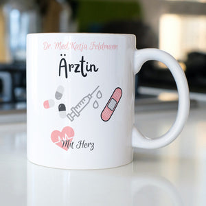 Personalisierte Tasse für Ärzte, Mediziner, Therapeuten | Ärztin mit Herz | Kaffeetasse Namenstasse | Geschenkidee | Individuell bedruckt - GlamourDesign