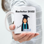 Lade das Bild in den Galerie-Viewer, Personalisierte Tasse für den Abschluss mit Mädchen Motiv | Bachelor 2022 |Kaffeetasse Namenstasse |Geschenkidee | Individuell bedruckt
