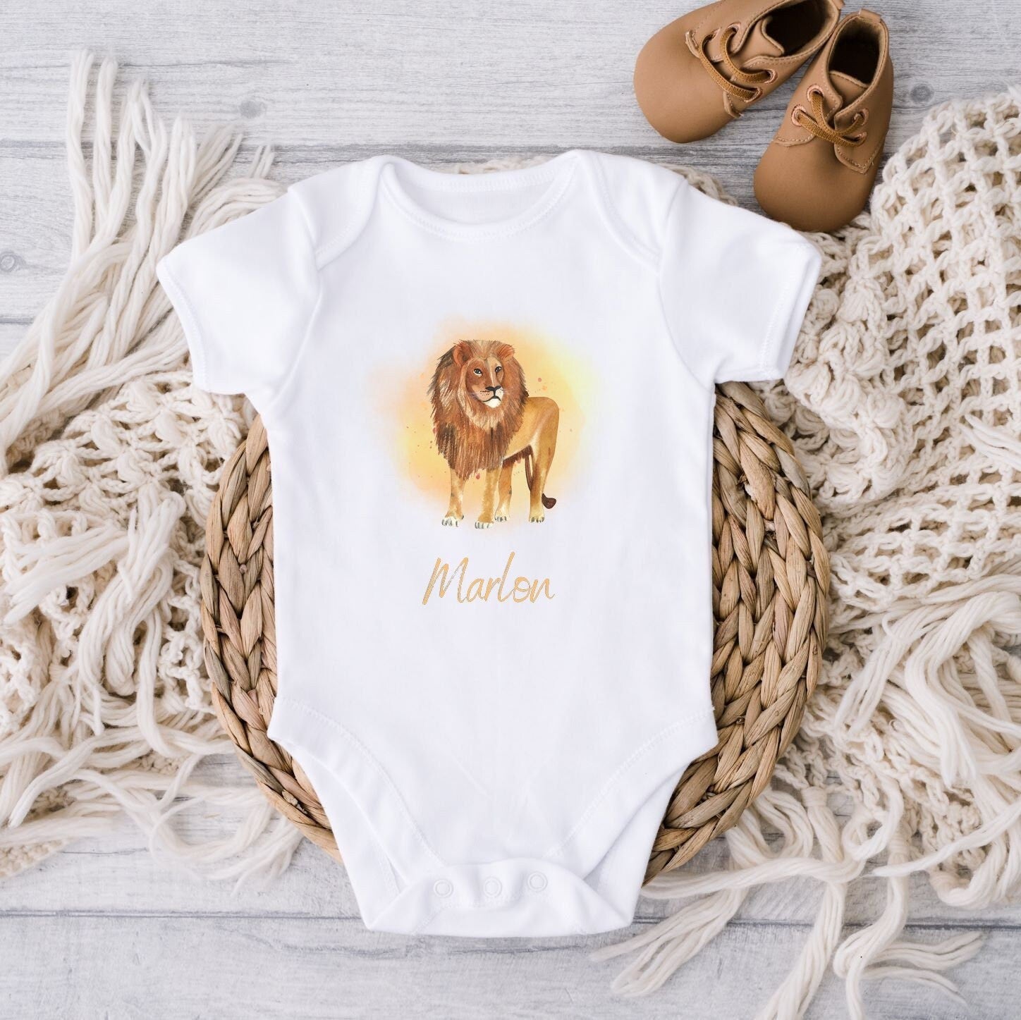 Baby Body mit Namen  | Geschenk zur Geburt | Löwe | Tiermotiv | personalisiert